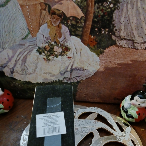 Shiny Pink Heart shaped dish And A Shiny Ceramic ✨️ "LOVE In The Air"💙 Sign. - Picture 9 of 14